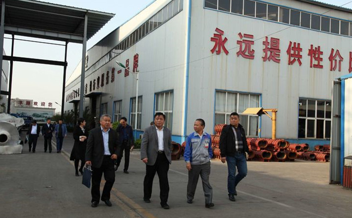 會后，企業(yè)家們參觀金格瑞生產間