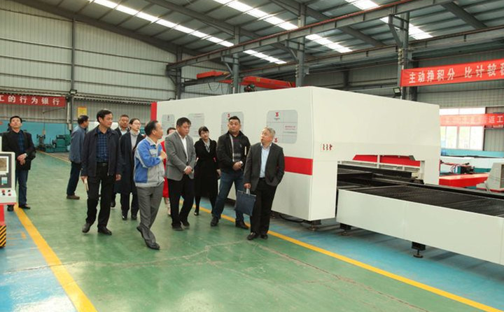 企業(yè)家們參觀金格瑞生產間